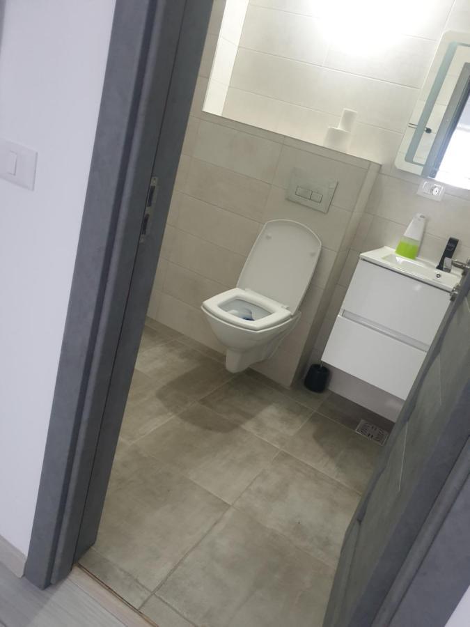 Apartament Dem Radulescu Langa Strand Râmnicu Vâlcea Екстериор снимка