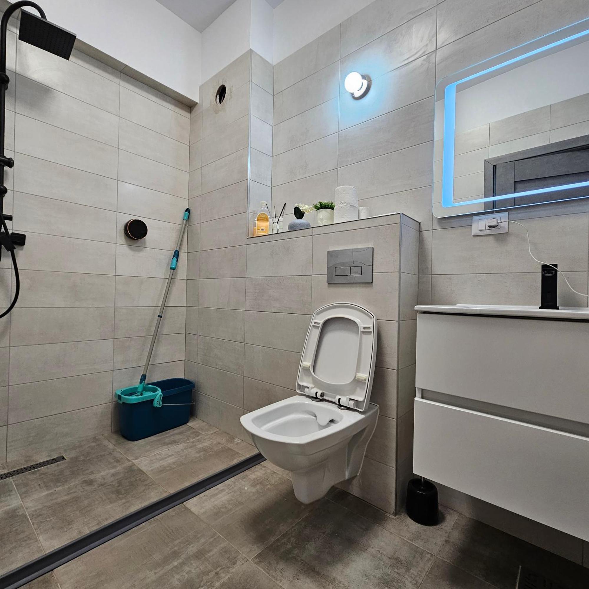 Apartament Dem Radulescu Langa Strand Râmnicu Vâlcea Екстериор снимка
