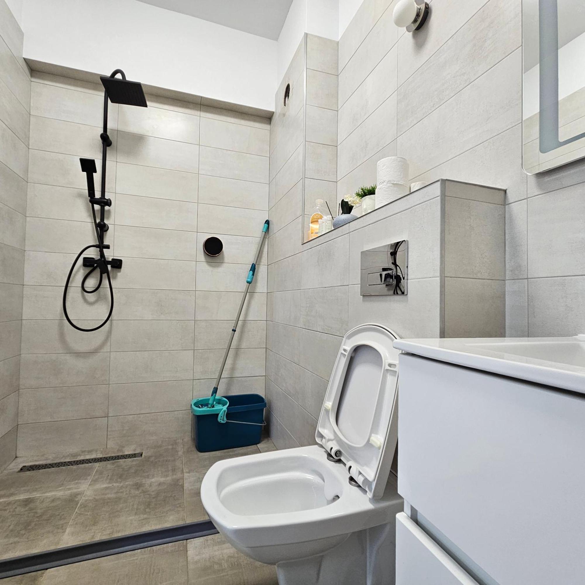 Apartament Dem Radulescu Langa Strand Râmnicu Vâlcea Екстериор снимка
